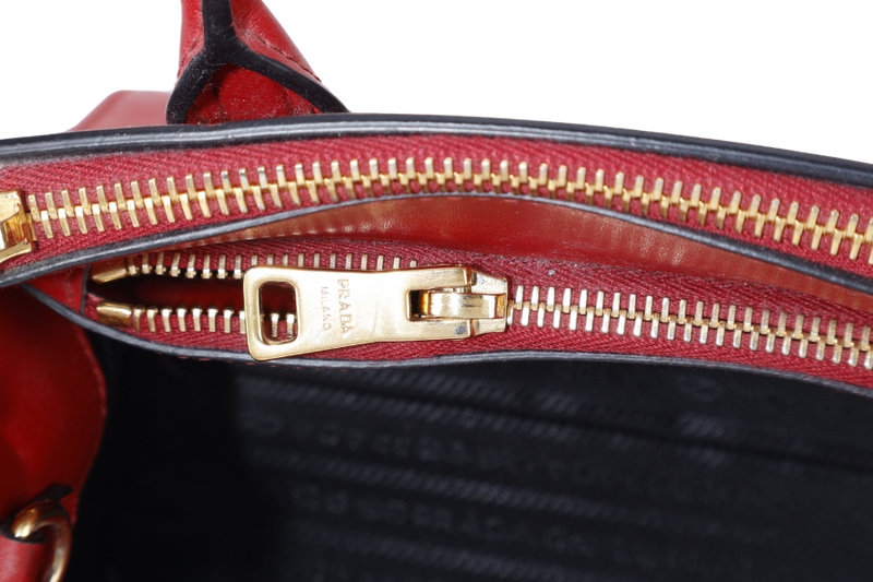 PRADA IBA116 RED ROSSO SAFFIANO x SMOOTH LEATHER BAG WITH STRAPS, CARD AND DUST COVER