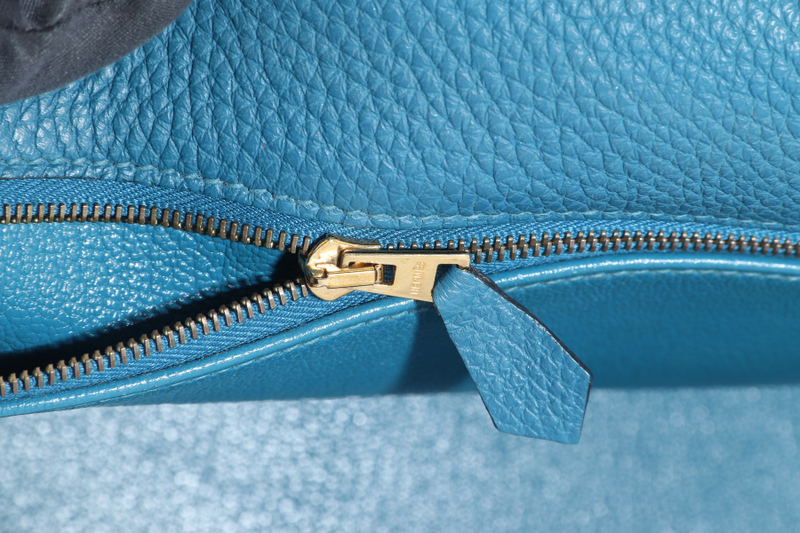 HERMES KELLY 28 BLUE COLVERT TOGO GOLD HARDWARE STAMP Q (YEAR 2013) WITH KEYS, LOCK, STRAPS AND DUST COVER