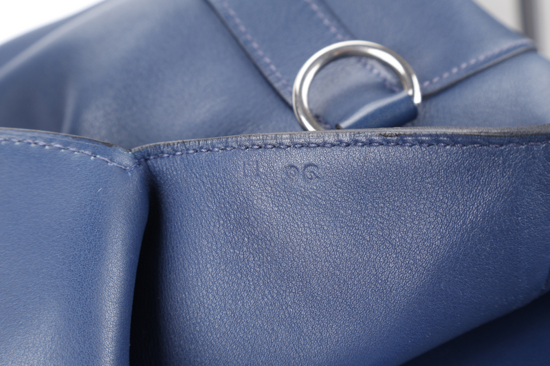 HERMES TOOLBOX 26 BLUE SAPHIRE SWIFT LEATHER STAMP Q (YEAR 2013) SILVER HARDWARE WITH KEYS LOCK , STRAPS AND DUST COVER