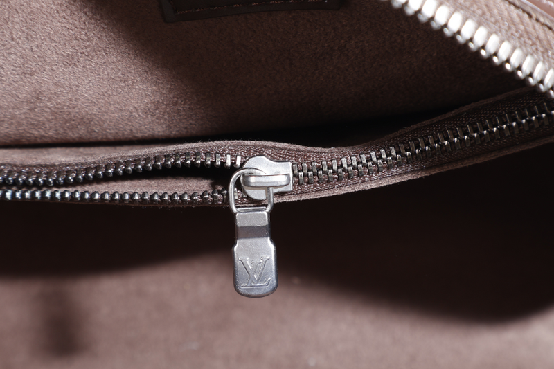 LOUIS VUITTON POINT-NEUF DARK BROWN EPI LEATHER SILVER HARDWARE NO DUST COVER