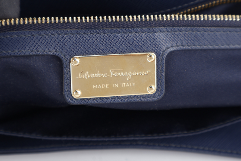 SALVATORE FERRAGAMO 21F558 CARRIE BLUE CALF LEATHER BAG WITH DUST COVER