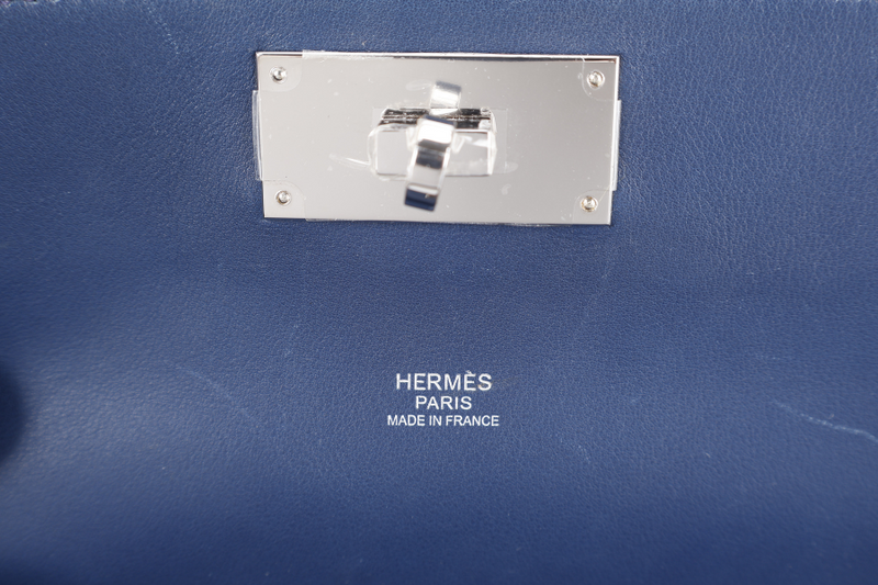 HERMES TOOLBOX 26 BLUE SAPHIRE SWIFT LEATHER STAMP Q (YEAR 2013) SILVER HARDWARE WITH KEYS LOCK , STRAPS AND DUST COVER