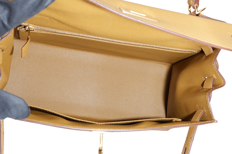 HERMES KELLY 28 SELLIER SESAME EPSOM GOLD HARDWARE STAMP Y (2020) WITH DUST COVER, LOCK, KEYS, RAINCOAT AND STRAPS