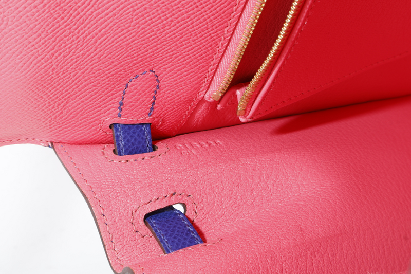 HERMES KELLY 25 HSS STAMP C (YEAR 2018) ROSE AZALEE, BLUE ELECTRIC EPSOM LEATHER, BRUSHED GOLD HARDWARE WITH STRAP, KEYS, LOCK AND DUST COVER