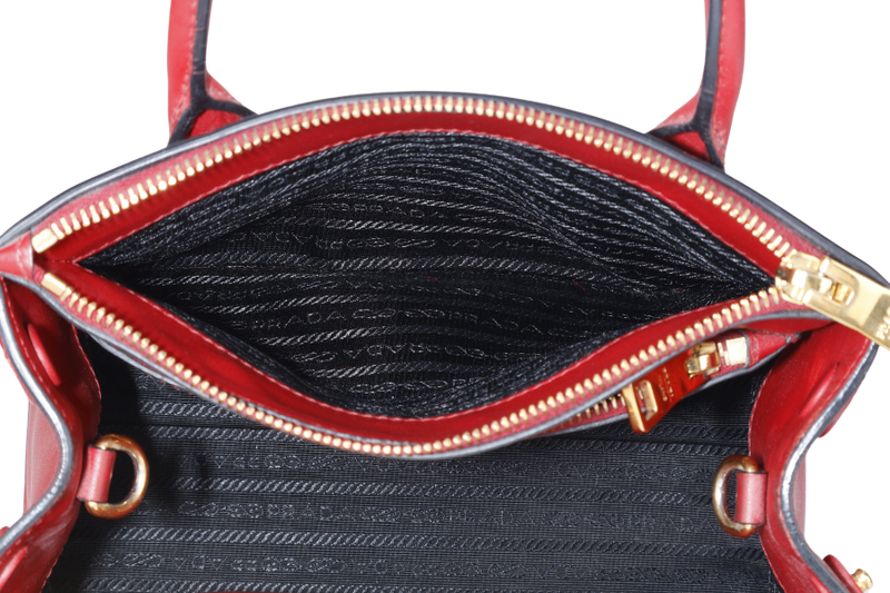 PRADA IBA116 RED ROSSO SAFFIANO x SMOOTH LEATHER BAG WITH STRAPS, CARD AND DUST COVER