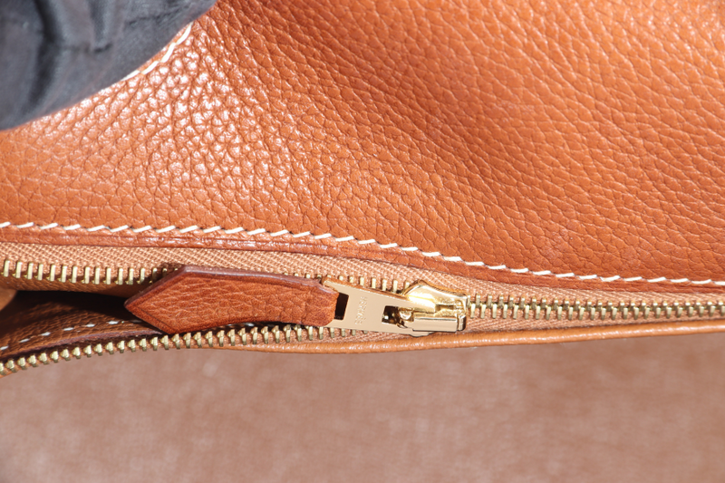 HERMES KELLY 28 FAUVE BARENIA FAUBOURG GOLD HARDWARE STAMP Z (YEAR 2021) WITH KEYS, LOCK, STRAPS, RAINCOAT AND DUST COVER