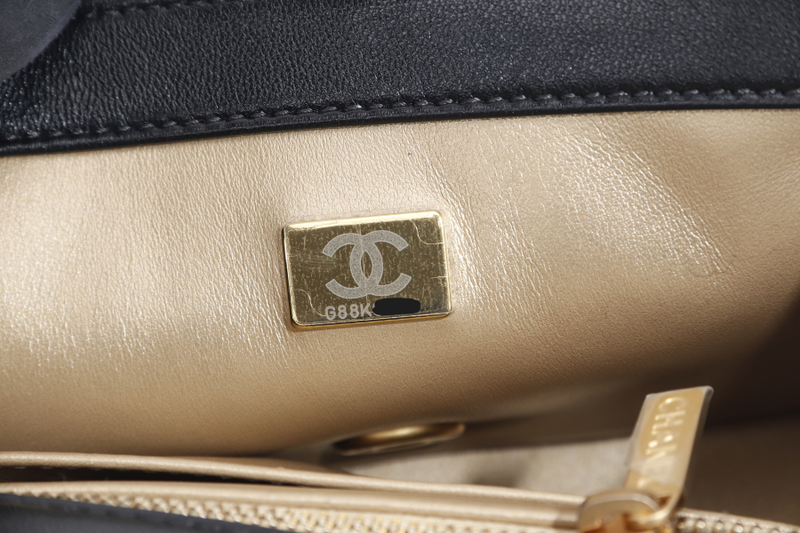 CHANEL CLASSIC FLAP SMALL PEARL BLACK LAMBSKIN GOLD HARDWARE MICROCHIP (G88xxxx) WITH DUST COVER AND BOX