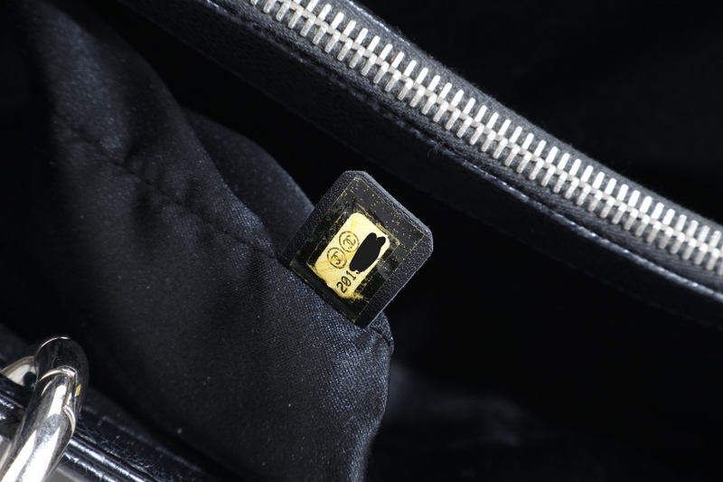 CHANEL GST BLACK CAVIAR LEATHER (2015xxxx) SILVER HARDWARE WITH CARD NO DUST COVER AND NO BOX
