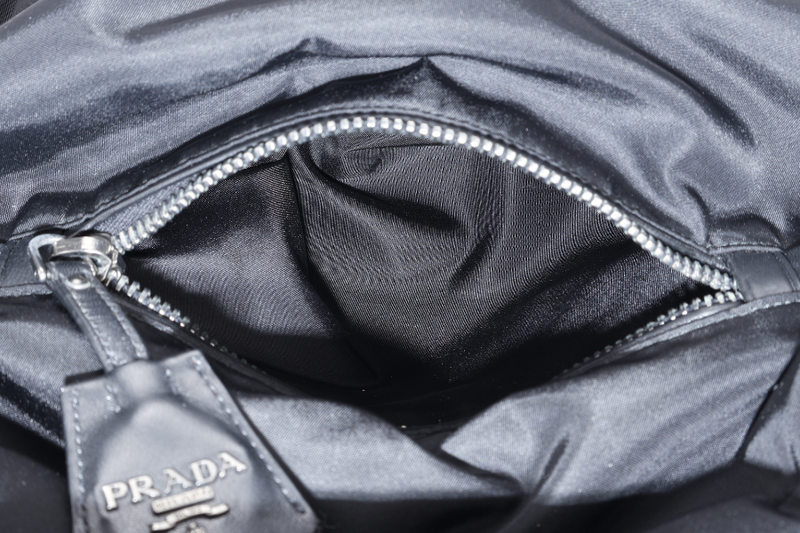 PRADA B4521V TESSUTO NAPPA REVERSIBLE TOTE NERO RUTHENIUM HARDWARE WITH CARD