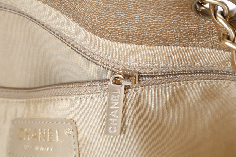 CHANEL METALLIC GOLD CAVIAR SHOULDER BAG (1756xxxx) WITH CARD NO DUST COVER
