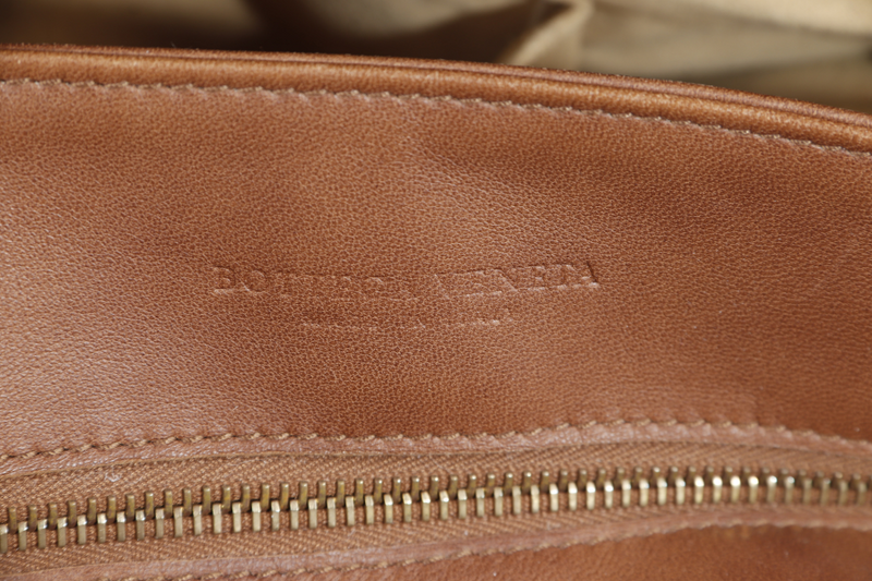 BOTTEGA VENETA WOMAN BOSTON BAG MEDIUM BROWN LEATHER GOLD HARDWARE WITH DUST COVER