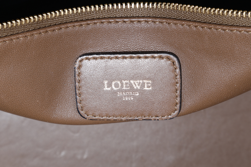 LOEWE AMAZONIA LARGE BROWN SMOOTH CALF LEATHER WITH KEYS AND LOCK