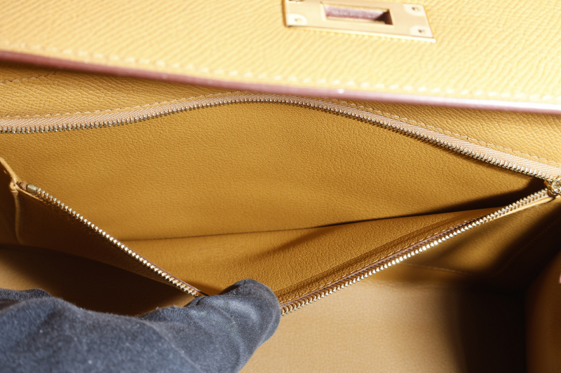 HERMES KELLY 28 SELLIER SESAME EPSOM GOLD HARDWARE STAMP Y (2020) WITH DUST COVER, LOCK, KEYS, RAINCOAT AND STRAPS