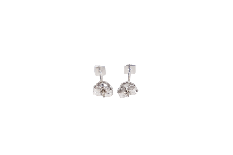 18K WG EARRINGS WITH DIAMOND 0.8G WITH BOX