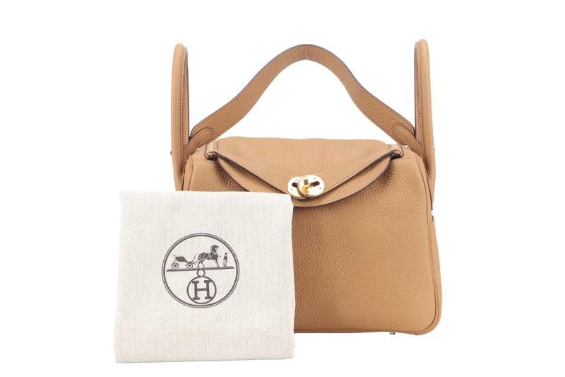 HERMES LINDY 26 BISCUIT CLEMENCE LEATHER GOLD HARDWARE STAMP B (YEAR 2023) WITH DUST COVER