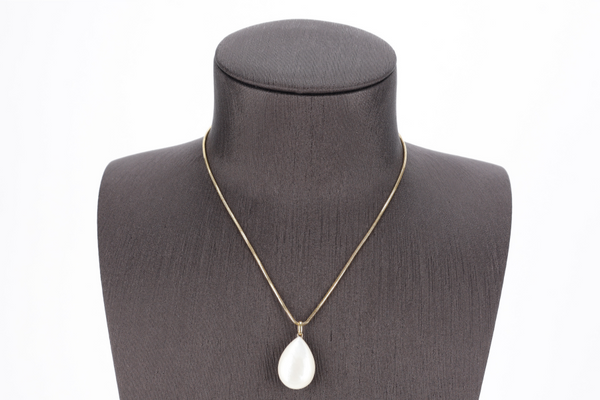CTF 18K YG MOP PENDANT 5G