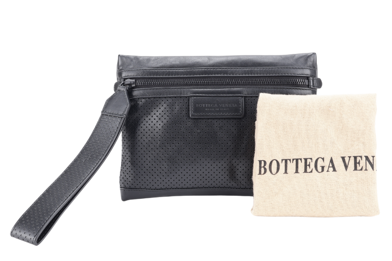 BOTTEGA VENETA POUCH BLACK LEGGERO LEATHER BLACK HARDWARE WITH DUST COVER