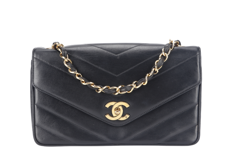 CHANEL VINTAGE CHEVRON FLAP (335xxxx) MEDIUM BLACK LAMBSKIN LEATHER GOLD HARDWARE NO DUST COVER