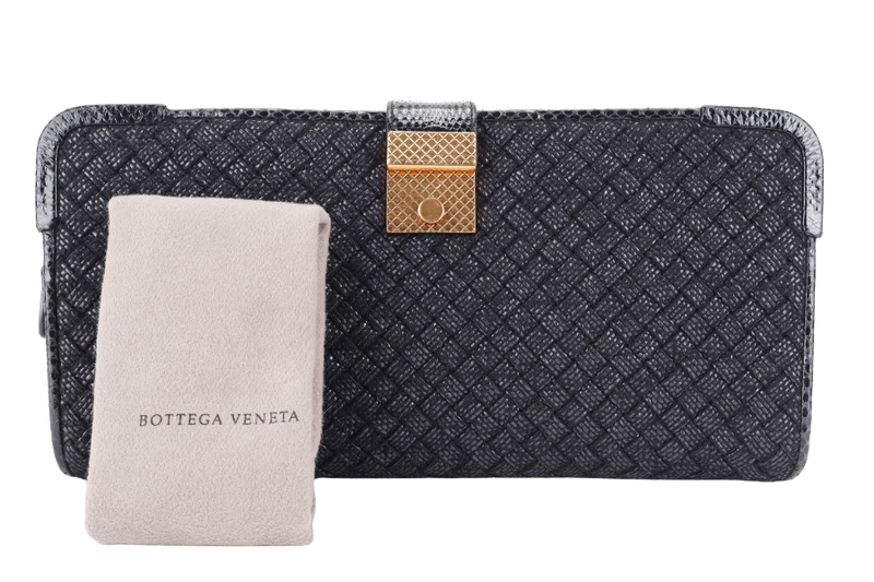 BOTTEGA VENETA CLUTCH WITH SNAKESKIN TRIMMING BLACK INTRECCIATO WOVEN RAFFIA GOLD HARDWARE WITH DUST COVER