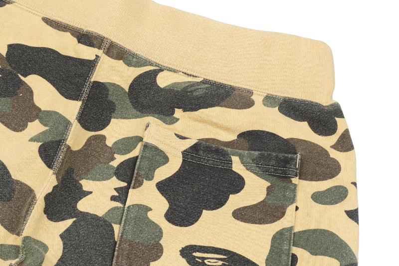 A BATHING APE BAPE 1ST CAMO SHARK SWEAT SHORTS SIZE L