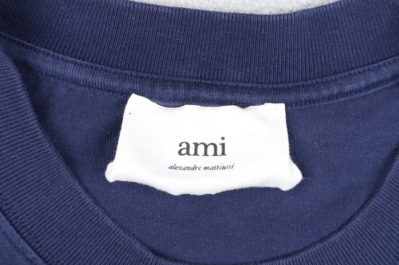 AMI COMMON CHAIN STITCH TONAL HEART T SHIRT SIZE M DARK BLUE
