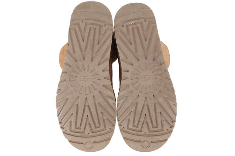 UGG KAREL CLASSIC BOOTS WOMEN SIZE 9 US WITH BOX