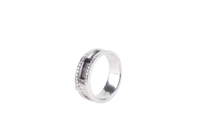 LOVE & CO DIAMOND RING 18K WG SIZE 52 4.6G