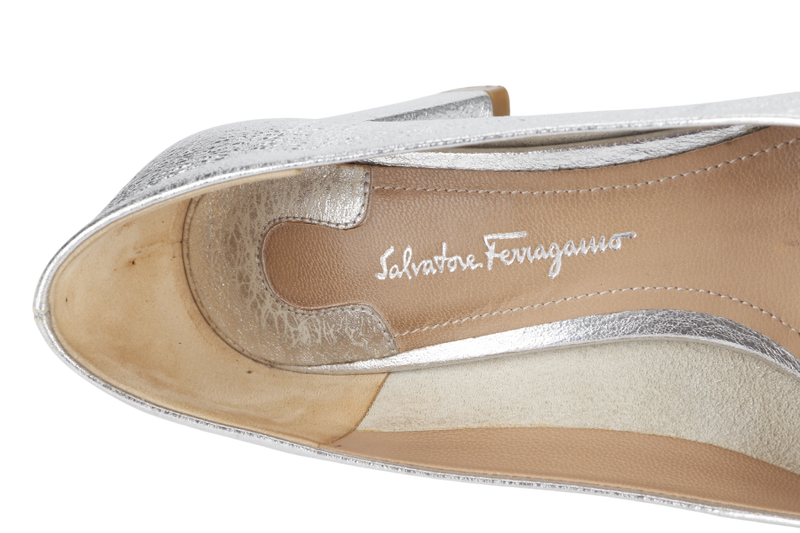 SALVATORE FERRAGAMO PUMPS SHOES METALLIC SILVER SIZE 4.5