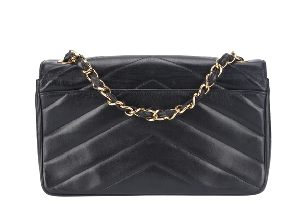 CHANEL VINTAGE CHEVRON FLAP (335xxxx) MEDIUM BLACK LAMBSKIN LEATHER GOLD HARDWARE NO DUST COVER