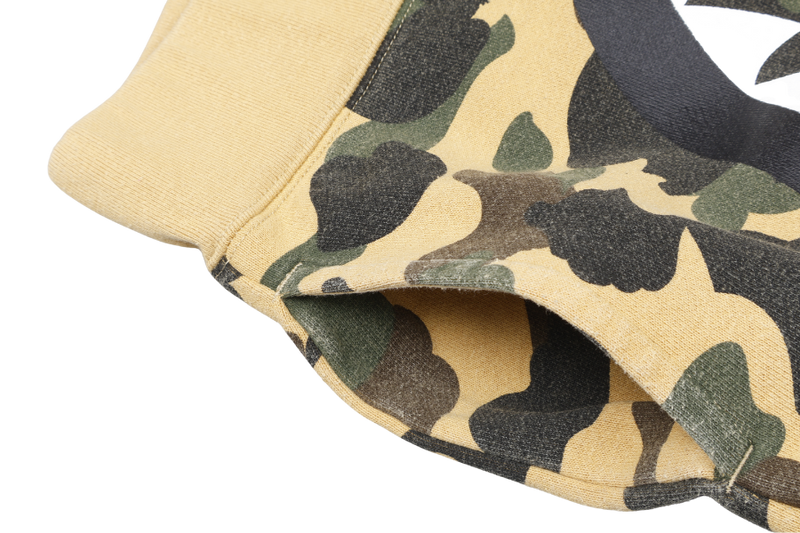 A BATHING APE BAPE 1ST CAMO SHARK SWEAT SHORTS SIZE L