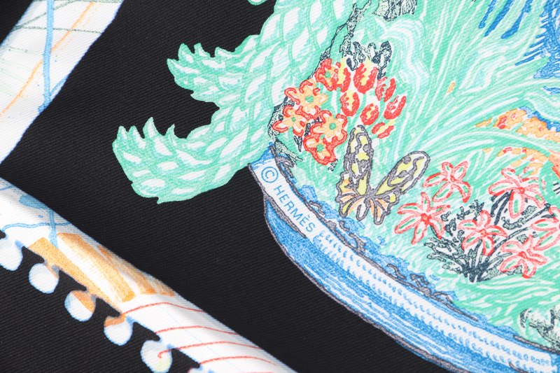 HERMES HTH 2303 CARRE TWILL CHEVALOSCOPE SCARF, MULTICOLOR WITH BOX AND BOX COVER