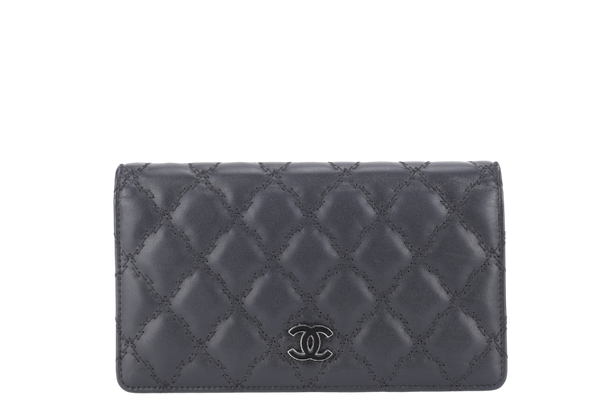 CHANEL QUILTED WALLET (2005xxxx) BLACK LAMBSKIN LEATHER SILVER HARDWARE WITH CARD AND DUST COVER