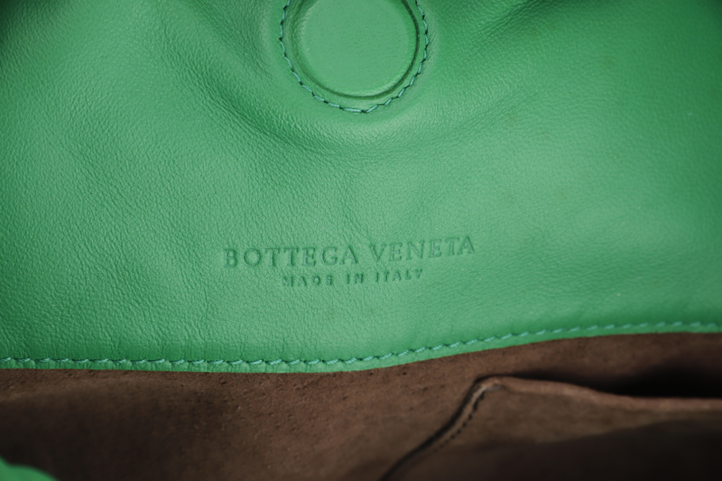 BOTTEGA VENETA GREEN INTRECCIATO HOBO BAG WITH DUST COVER