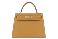 HERMES KELLY 28 SELLIER SESAME EPSOM GOLD HARDWARE STAMP Y (2020) WITH DUST COVER, LOCK, KEYS, RAINCOAT AND STRAPS