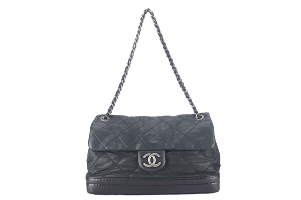 CHANEL VIP FLAP BAG (1514xxxx) BLACK IRIDESCENT CALFSKIN RUTHENIUM HARDWARE WITH DUST COVER