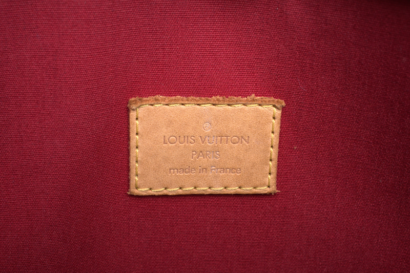 LOUIS VUITTON VERNIS MONOGRAM BRENTWOOD HANDBAG RED COLOR WITH DUST COVER