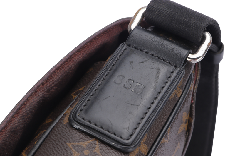 LOUIS VUITTON (M40935) DISTRICT PM MONOGRAM CANVAS MESSENGER BAG NO DUST COVER