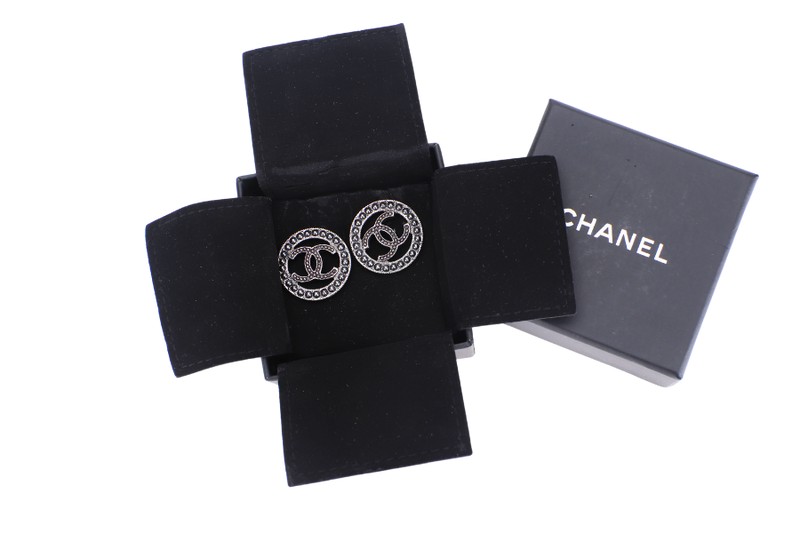 CHANEL 2.3CM GREY COATED CC EARRINGS, WITH BOX