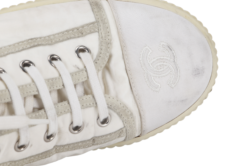 CHANEL SPORTS STREET STYLE HANDMADE LOGO SNEAKERS WHITE SIZE 41 WITH DUST COVER