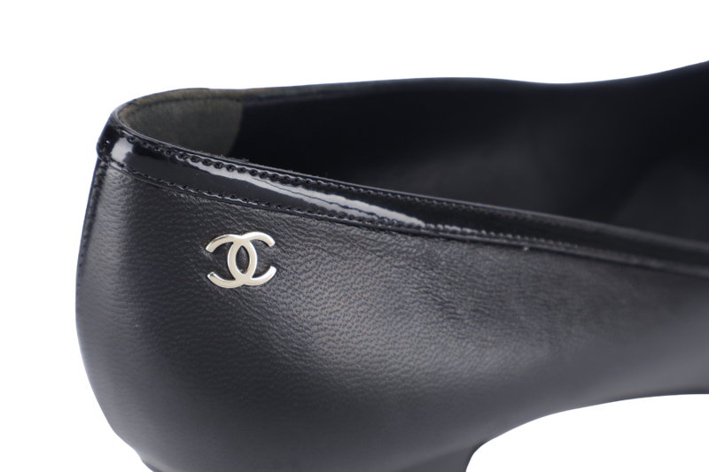 CHANEL BLACK LEATHER BOW CC PUMPS SIZE 36C WITH DUST COVER AND BOX