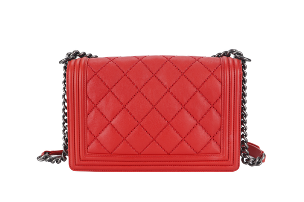 CHANEL LEBOY (1877xxxx) NEW MEDIUM RED ULTRA STITCH RUTHENIUM HARDWARE WITH CARD