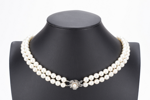 SILVER PEARL NECKLACE WITH CERTIFICATE AND BOX