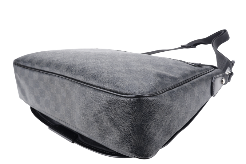 LOUIS VUITTON N58033 DANIEL MESSENGER BAG GM DAMIER GRAPHITE CANVAS SILVER HARDWARE NO DUST COVER