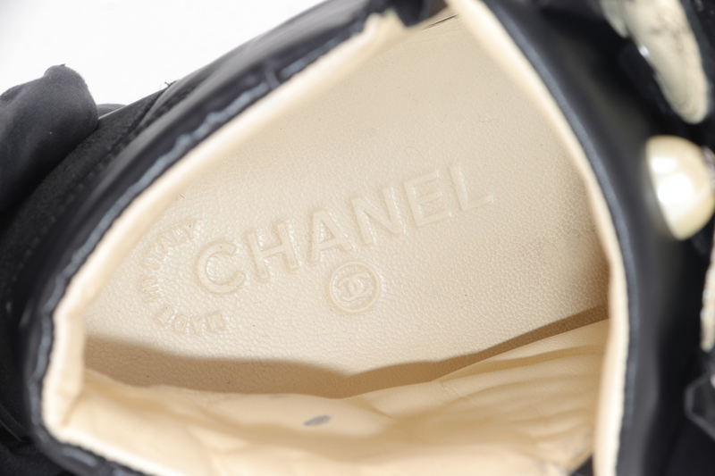 CHANEL BLACK LEATHER CC DOUBLE ZIP HIGH TOP SNEAKERS EU SIZE 38 WITH DUST COVER AND BOX