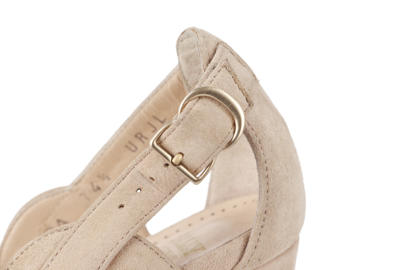 BALLY HEELS LIGHT NUDE SUEDE SIZE 34.5