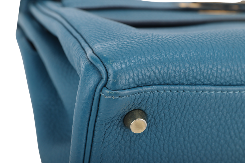 HERMES KELLY 28 BLUE COLVERT TOGO GOLD HARDWARE STAMP Q (YEAR 2013) WITH KEYS, LOCK, STRAPS AND DUST COVER