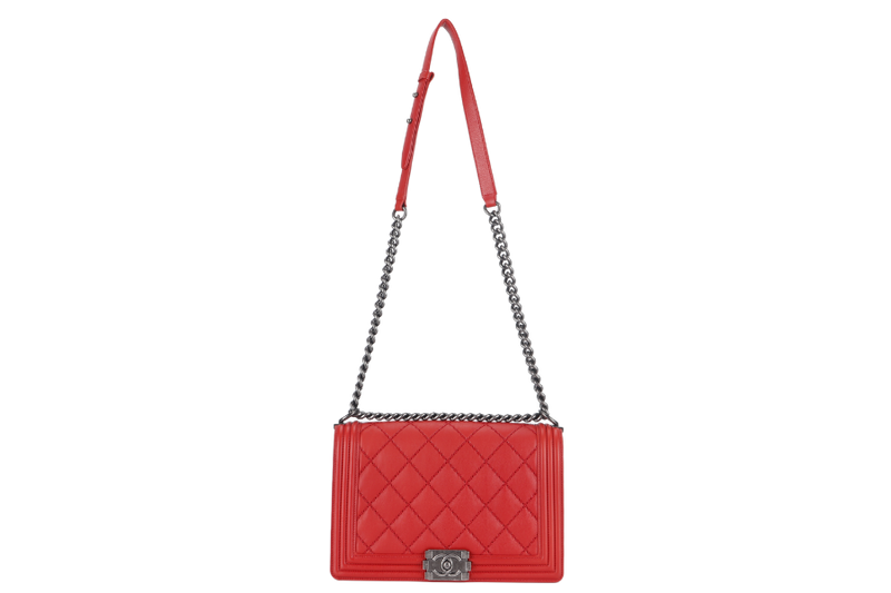 CHANEL LEBOY (1877xxxx) NEW MEDIUM RED ULTRA STITCH RUTHENIUM HARDWARE WITH CARD