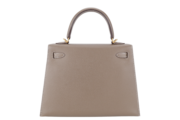 HERMES KELLY 25 SELLIER ETOUPE-BLUE ELECTRIQUE EPSOM, BRUSHED GOLD HARDWARE STAMP C (2018) WITH DUST COVER, LOCK, KEYS AND RAINCOAT