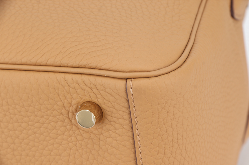 HERMES LINDY 26 BISCUIT CLEMENCE LEATHER GOLD HARDWARE STAMP B (YEAR 2023) WITH DUST COVER