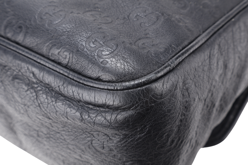 GUCCI BLACK GUCCISSIMA LEATHER MESSENGER BAG WITH GOLD TONE HARDWARE NO DUST COVER